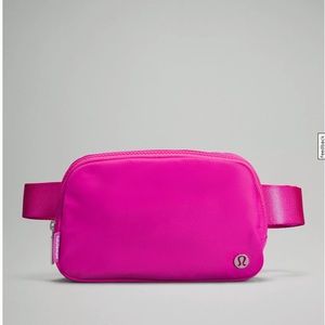Lululemon NWT belt bag in Sonic Pink